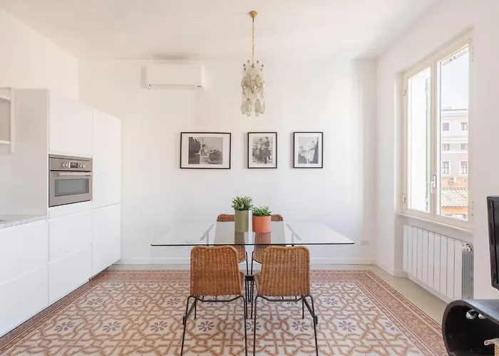 Iflat Lovely With View On Pope Window Appartement